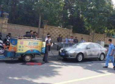 移動(dòng)洗車(chē)機(jī)應(yīng)用現(xiàn)場(chǎng)